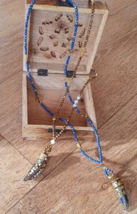 glasperlenschmuck braun mit metallzahn
